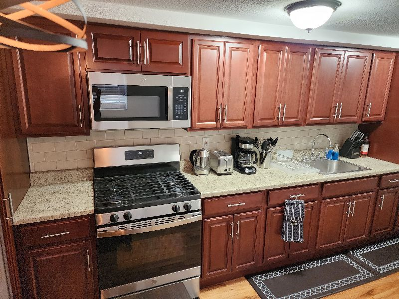 Newly renovated one bedroom apartment, perfect for traveling professionals. Apartment is located wi - Photo 4