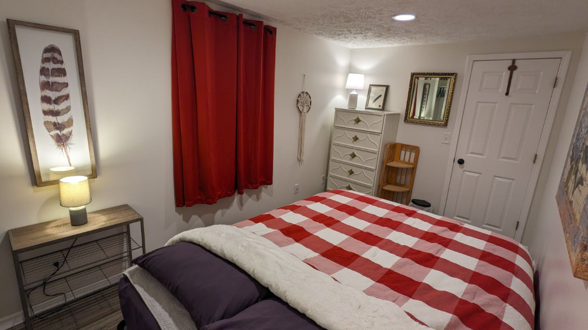 1B/1B Basement Apt / Utilities, Laundry, Garage