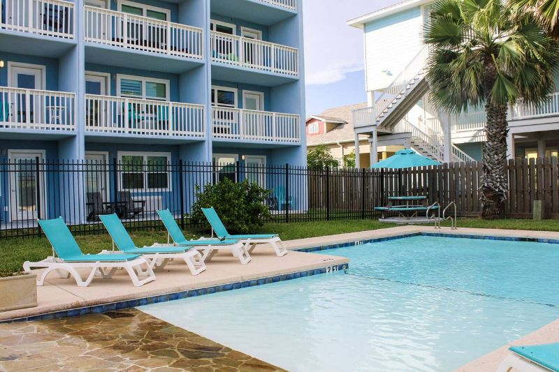 111 Beach Condo with Pool View, Location Location