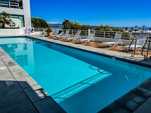Beautiful 1 Bed 1 Bath Apartment with amazing San Francisco Bay Views - Photo 3