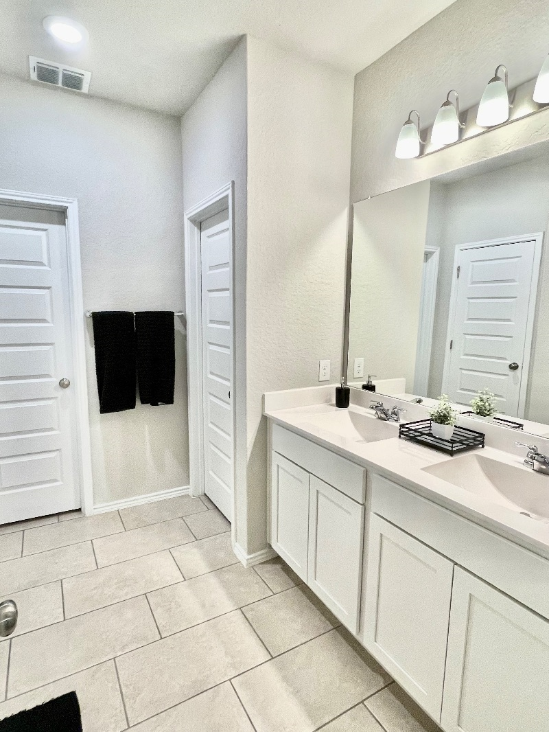 New home near Randolph Air Force Base - Photo 9