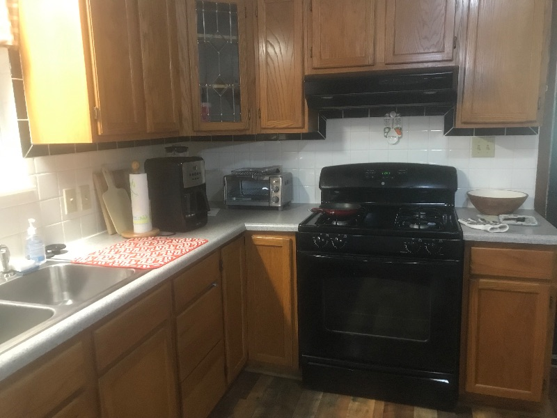 Cozy, comfy 3-bed, 2-bath home with gas fireplace Edit - Photo 10