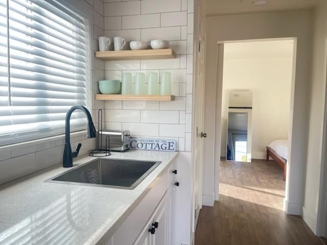 Brand New Cottage - Photo 5