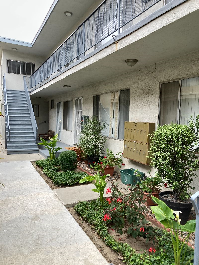 Furnished one bedroom for rent in West Los Angeles - Photo 3