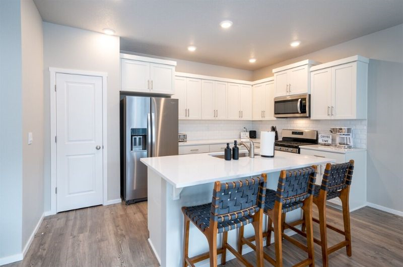 Modern New Construction, Families Welcome, Hikes, Rivers, Parks - Photo 6