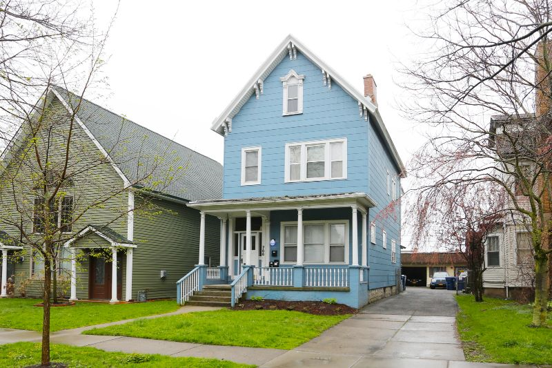 Modern, Updated and Comfortable Downtown Location - Photo 1