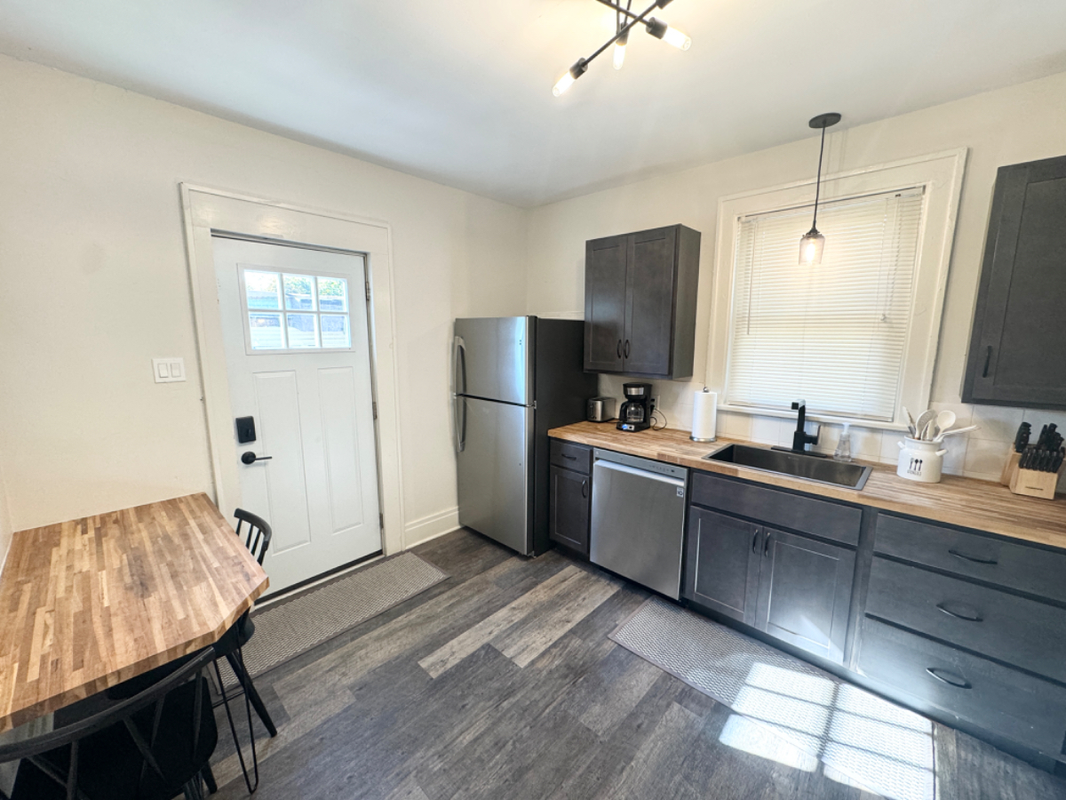 Modern, Updated and Comfortable Downtown Location - Photo 2