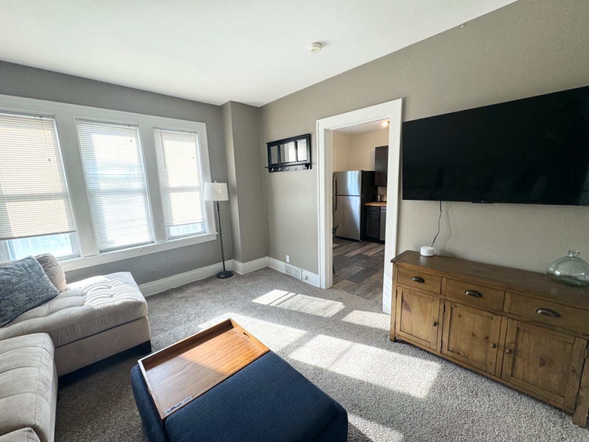 Modern, Updated and Comfortable Downtown Location - Photo 3