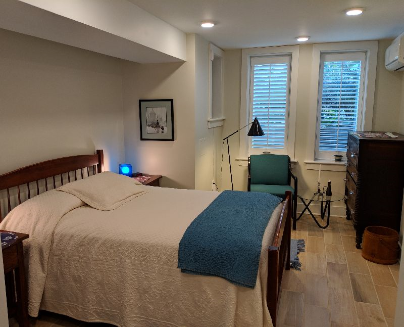 Quiet modern apartment in historic district - Photo 2