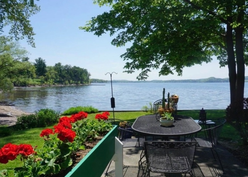 Beautiful lakefront three-bedroom home THREE TO SIX MONTH RENTAL AVAILABLE NOVEMBER 1, 2026 - APRIL - Photo 2