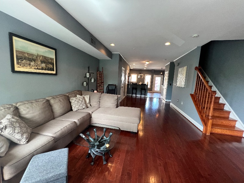 Spacious 2Br 2.5 Bath Home - Close to Metro w/ Parking, utilities/cable - Photo 1