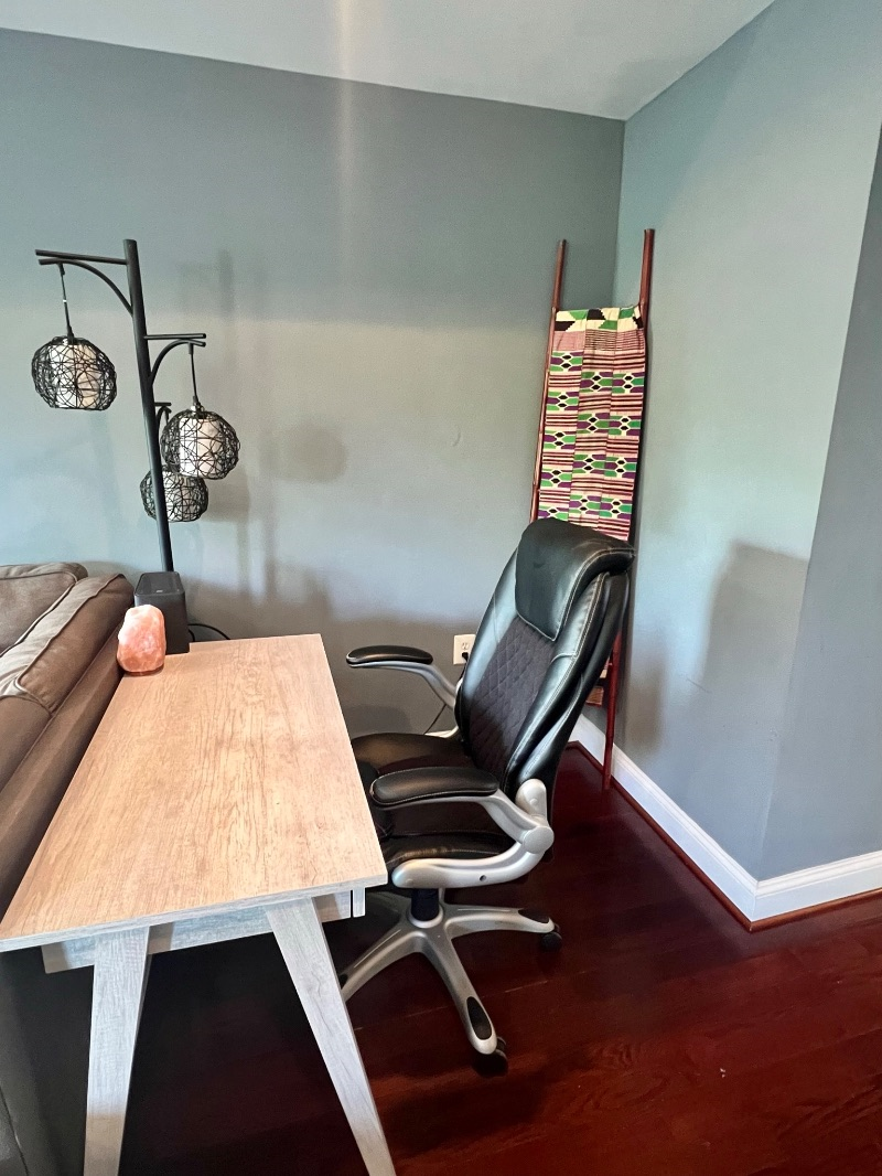 Spacious 2Br 2.5 Bath Home - Close to Metro w/ Parking, utilities/cable - Photo 5