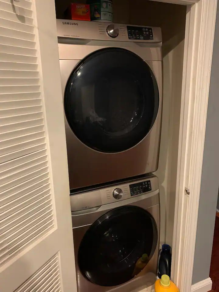 Spacious 2Br 2.5 Bath Home - Close to Metro w/ Parking, utilities/cable - Photo 6