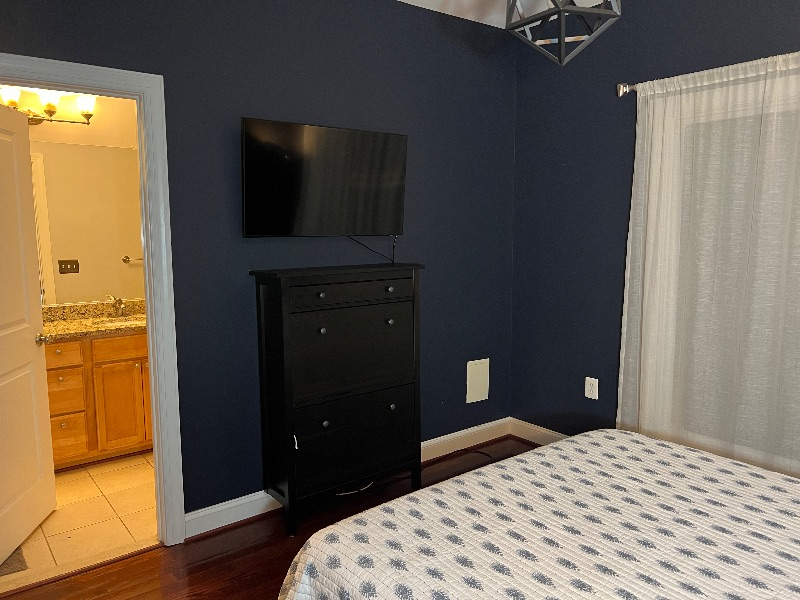 Spacious 2Br 2.5 Bath Home - Close to Metro w/ Parking, utilities/cable - Photo 12