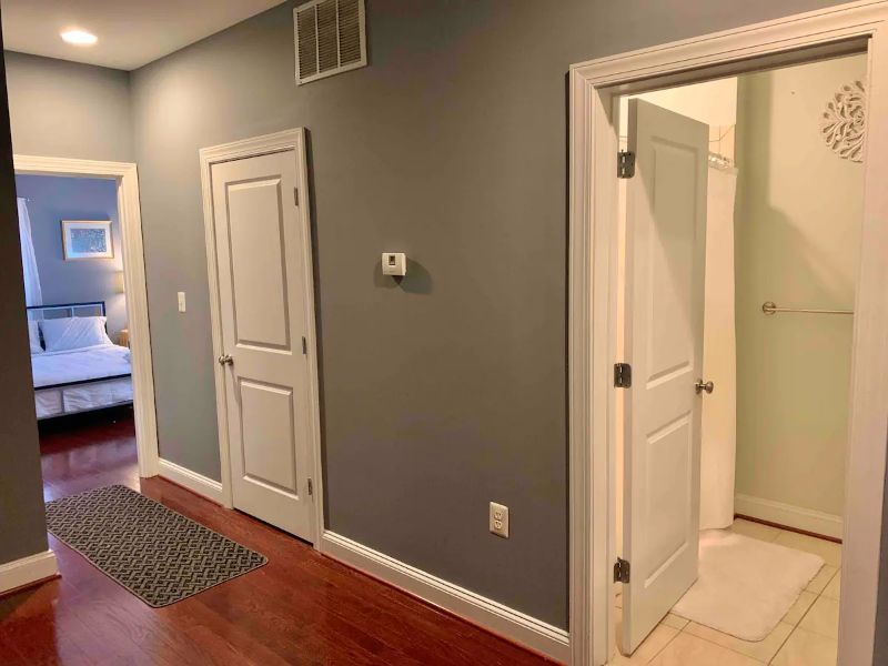 Spacious 2Br 2.5 Bath Home - Close to Metro w/ Parking, utilities/cable - Photo 8