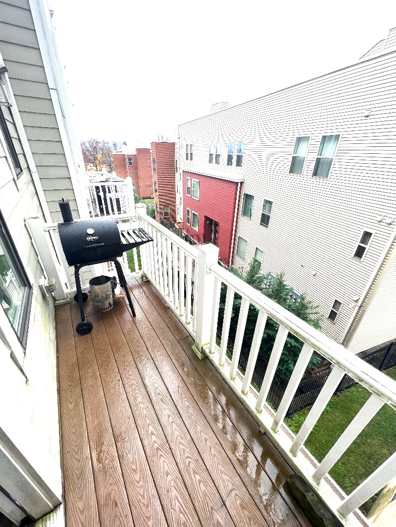 Spacious 2Br 2.5 Bath Home - Close to Metro w/ Parking, utilities/cable - Photo 4