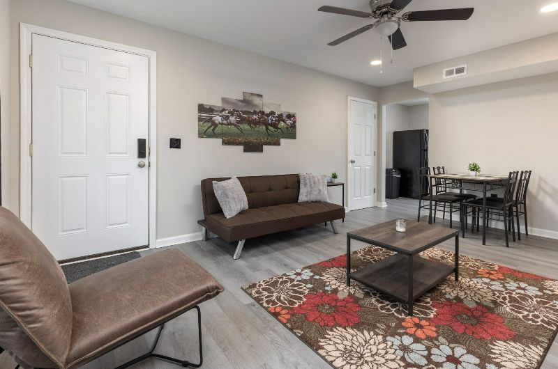 Meticulously Updated Modern apartments, walking distance to Audobon park, dining and shopping