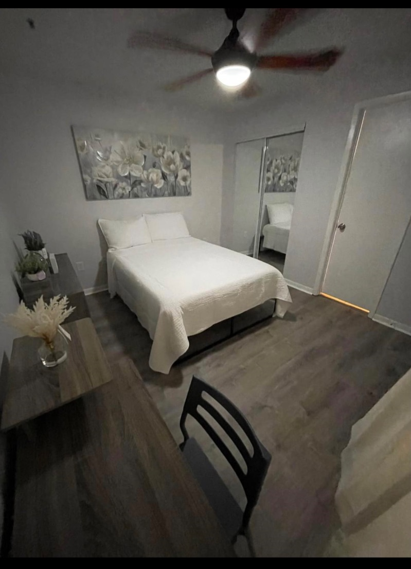 ONE ROOM WITH PRIVATE BATHROOM