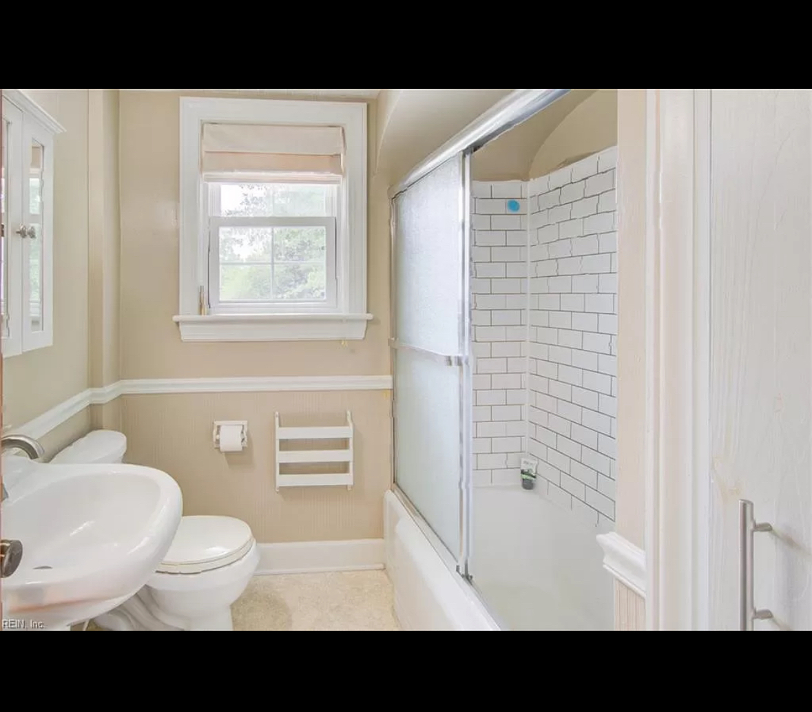 Beautiful Victorian style home fully equipped... - Photo 3