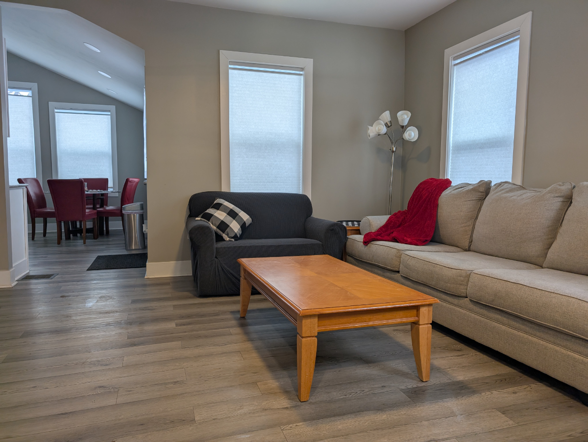 Bright Renovated South Wedge Home - Near Strong & Highland -  Fiber WiFi - Photo 12
