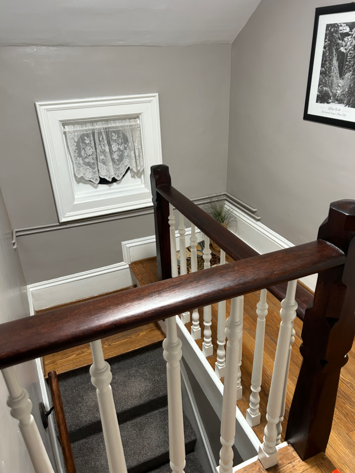 Quaint Second Floor Apt - Photo 2