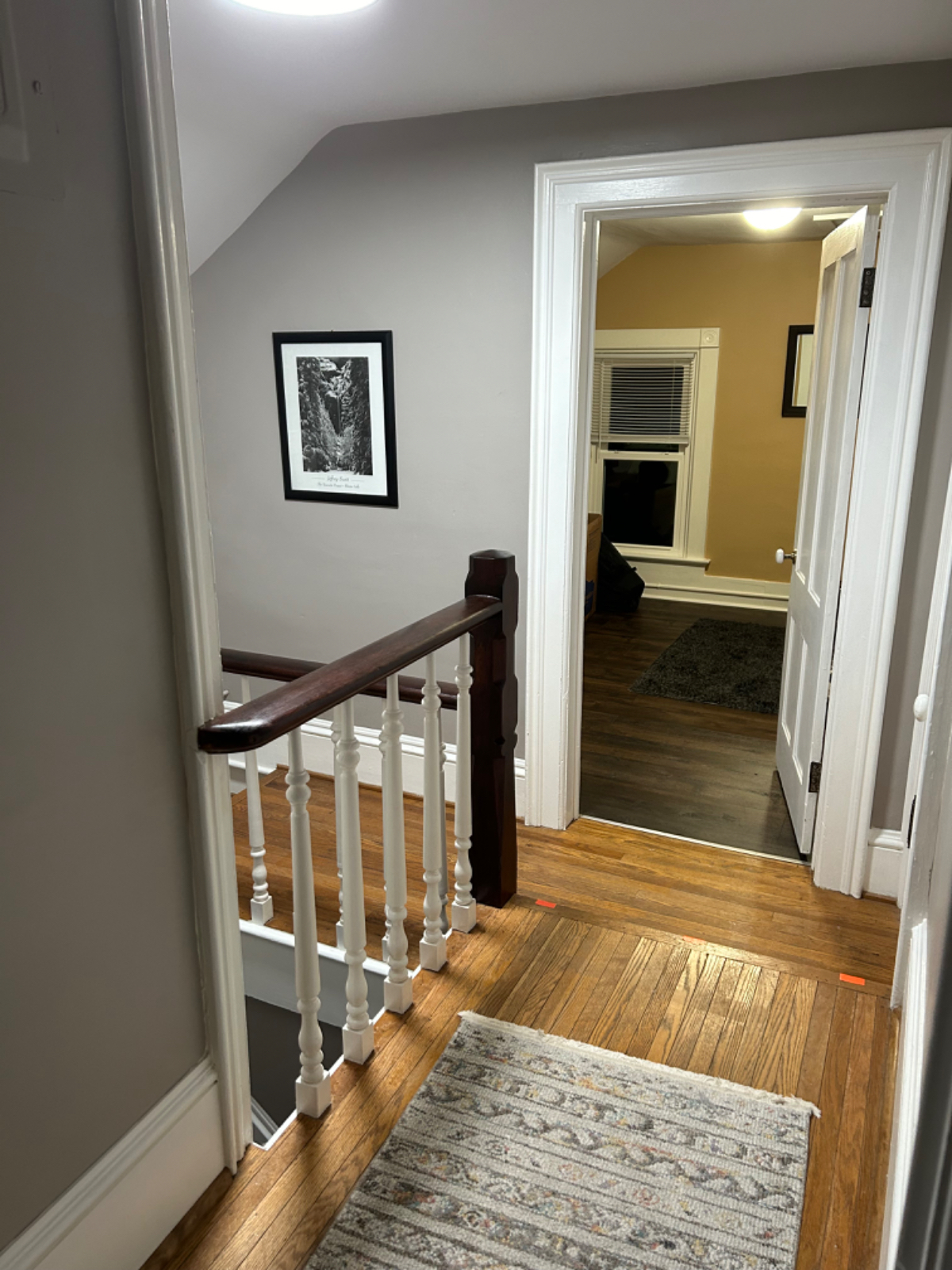 Quaint Second  Floor Apt - Photo 9