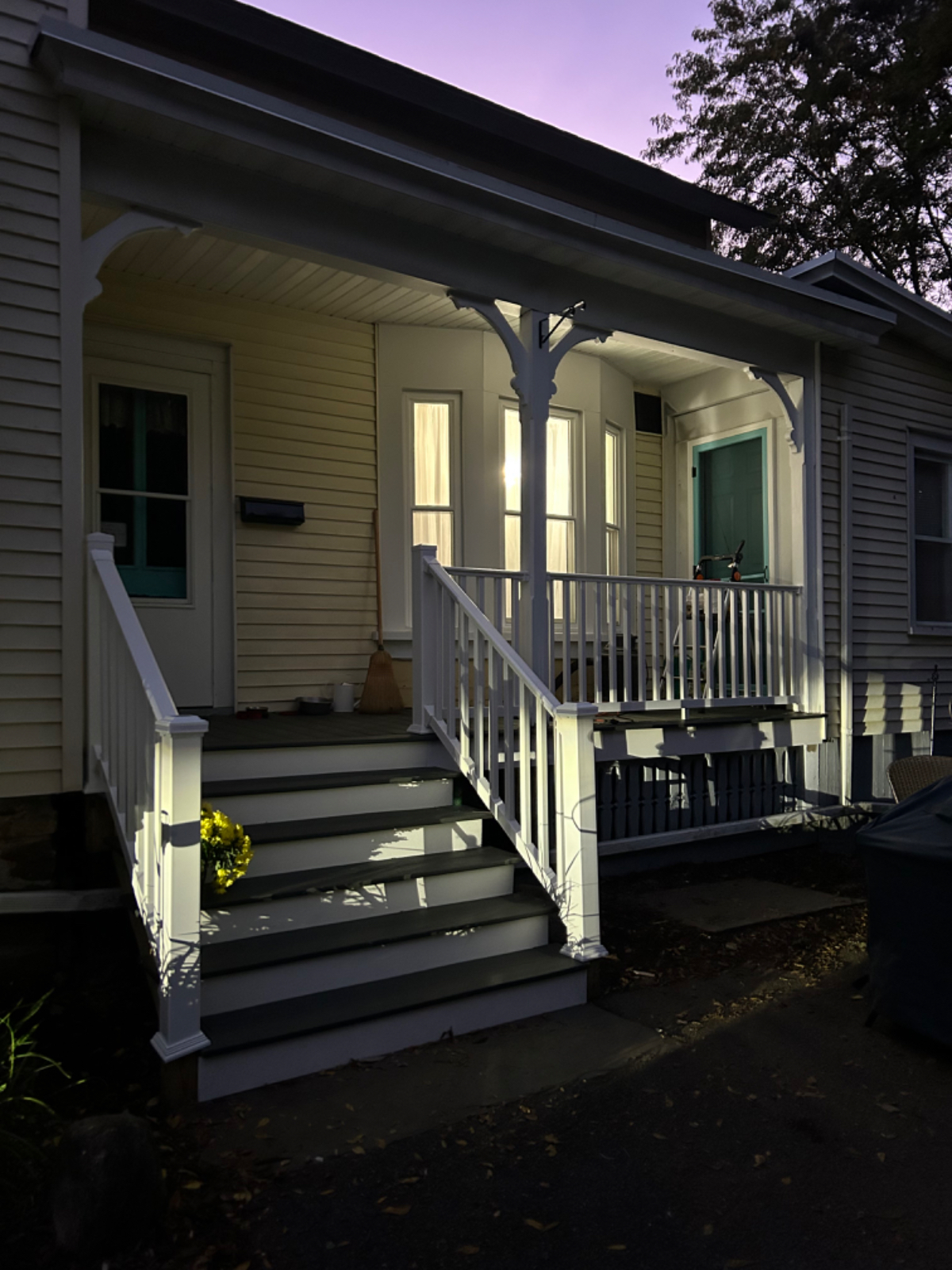 Quaint Second  Floor Apt - Photo 10
