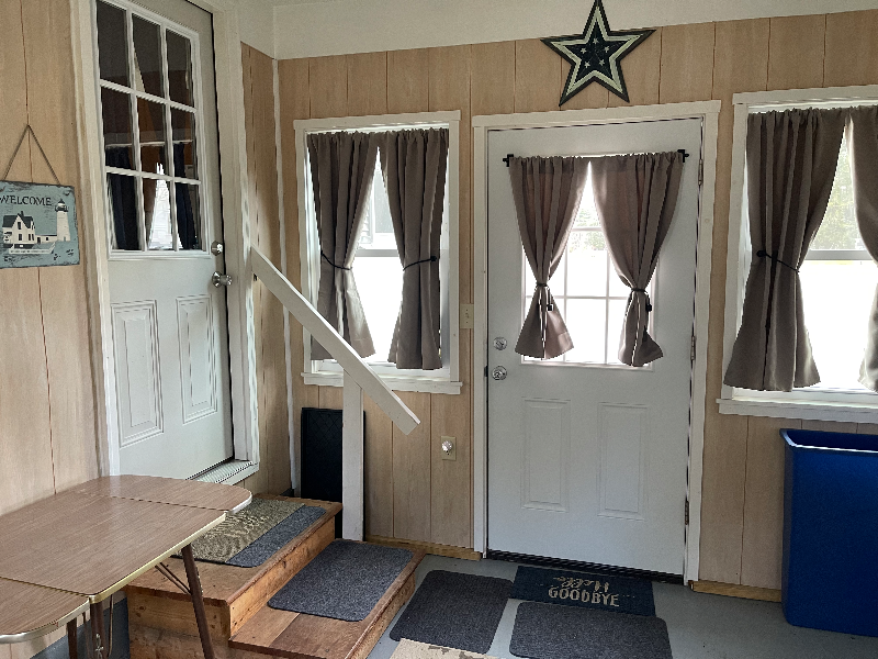 Private 2 Bedroom Country Home - Photo 3