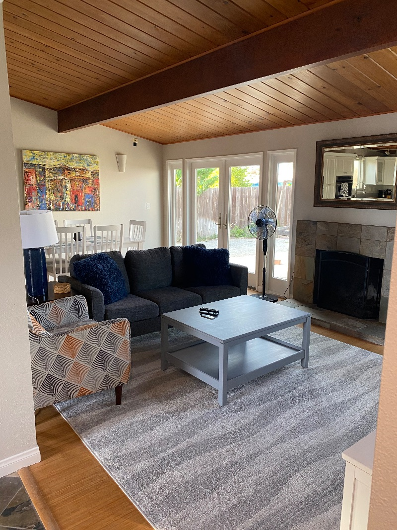 Quiet and cozy 3 bedroom charmer - Photo 5