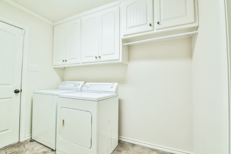 Sweet 3/2/2 plenty of space! - Photo 12