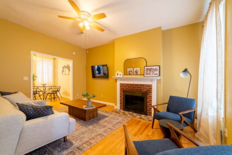 Contemporary office w/ 2 bedrooms 2 baths