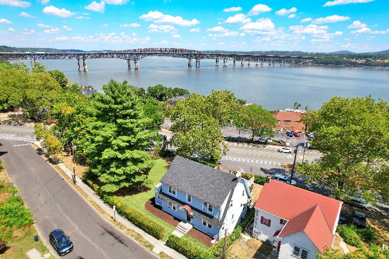 Cozy Mid-Century Modern Suite, Hudson River/Mt Beacon Views - Photo 4