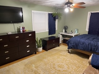 1 Large Single Room in Beautiful Home, 800/month, includes all utilities - Photo 1