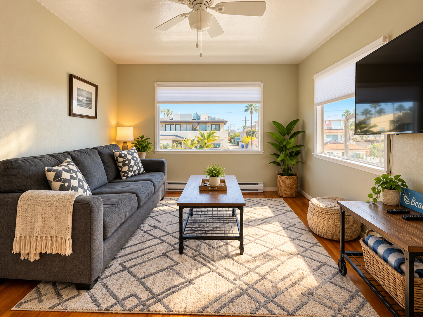 Coastal Retreat Pet-Friendly Paradise with Lightning-Fast WiFi and On-Site Laundry - Photo 4