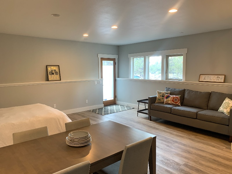 Modern Comfortable Studio In Bend - Photo 4