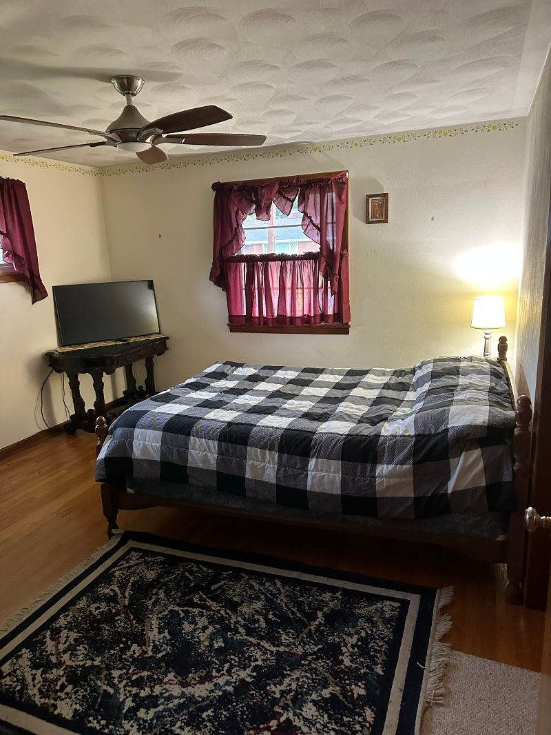 entire 1st floor (2BR) house available - Photo 2