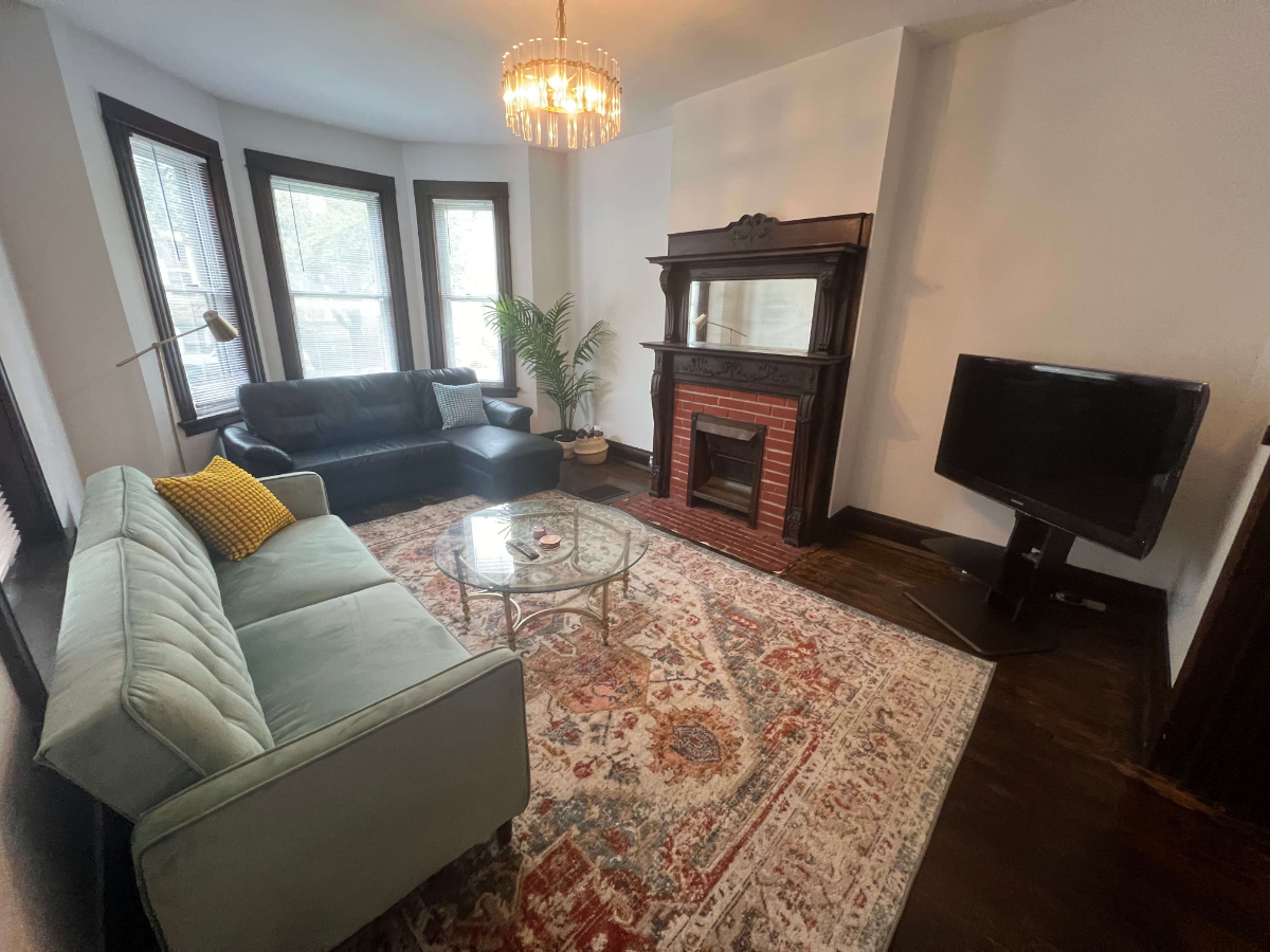 Cozy 2BR 1BA apt near downtown and hospitals