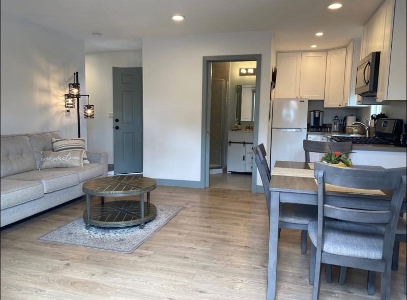 Cozy 2 Bedroom Casita in Bay Park - Photo 2