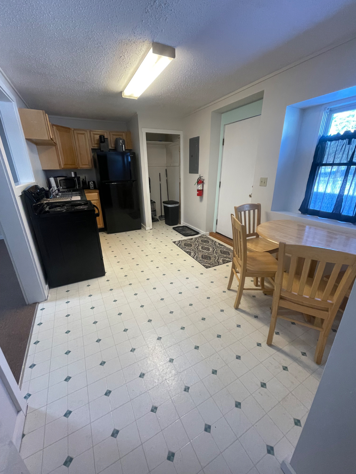 Apartment Furnished 5 Rutland, VT - Photo 4
