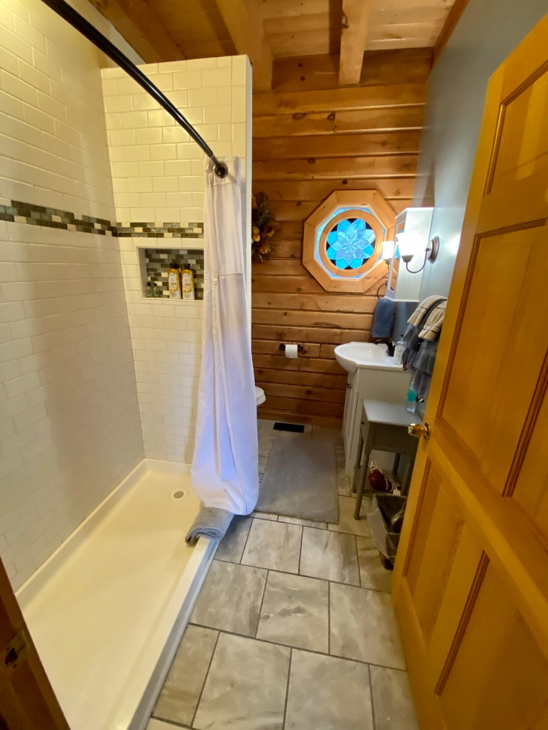 Private furnished room and bath - Photo 5