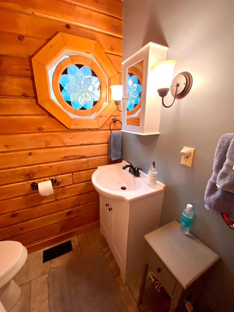 Private furnished room and bath - Photo 6