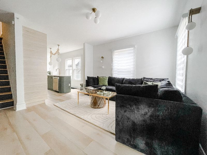 *Luxury 3 Bed 2.5 Bath / Prime Park Ave. Location* - Photo 2