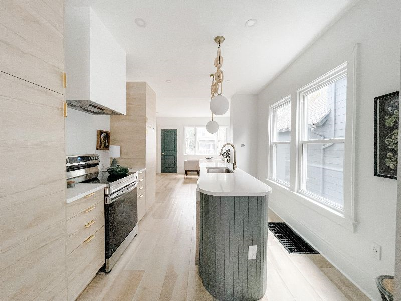 *Luxury 3 Bed 2.5 Bath / Prime Park Ave. Location* - Photo 1