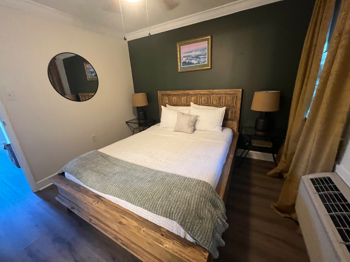1 Bedroom Apartment 2 Miles to Tulane/UMC