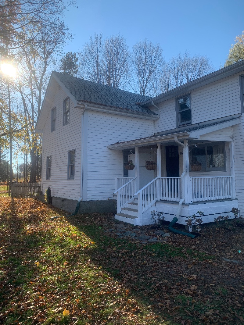 2 bdrm House with backyard-Close to UVM-Dog Friendly - Photo 2