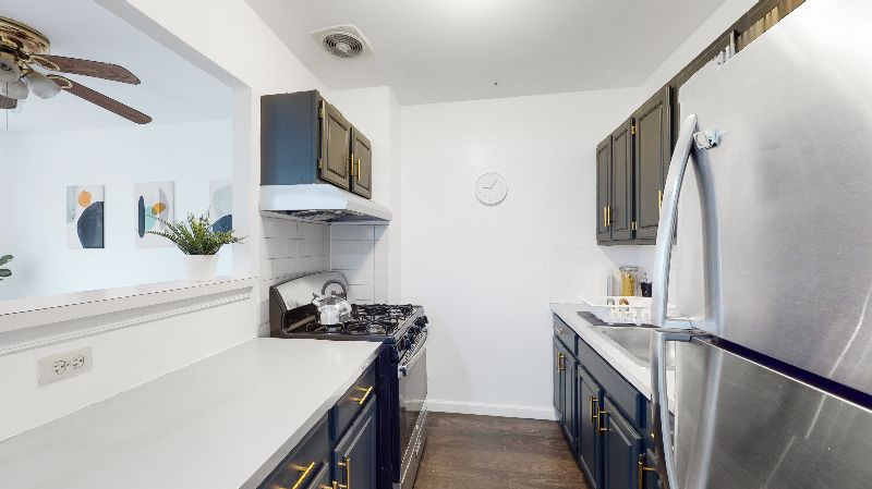 Bright Spacious 2 Bedroom Brooklyn Close to Subway and Amenities - Photo 3