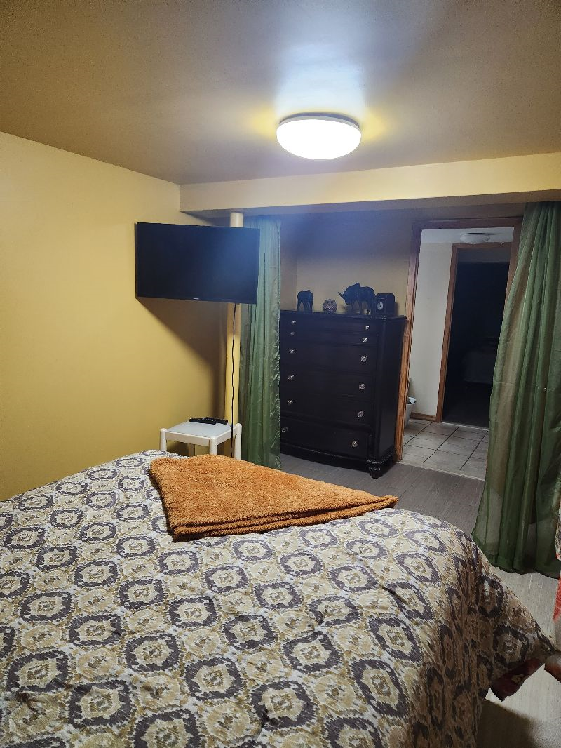 Beautiful unit in quiet neighborhood- close to multiple hospitals - Photo 7