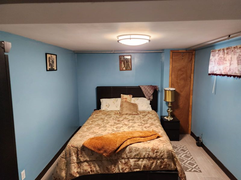 Beautiful unit in quiet neighborhood- close to multiple hospitals - Photo 8