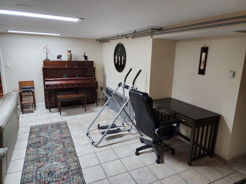 Beautiful unit in quiet neighborhood- close to multiple hospitals - Photo 6