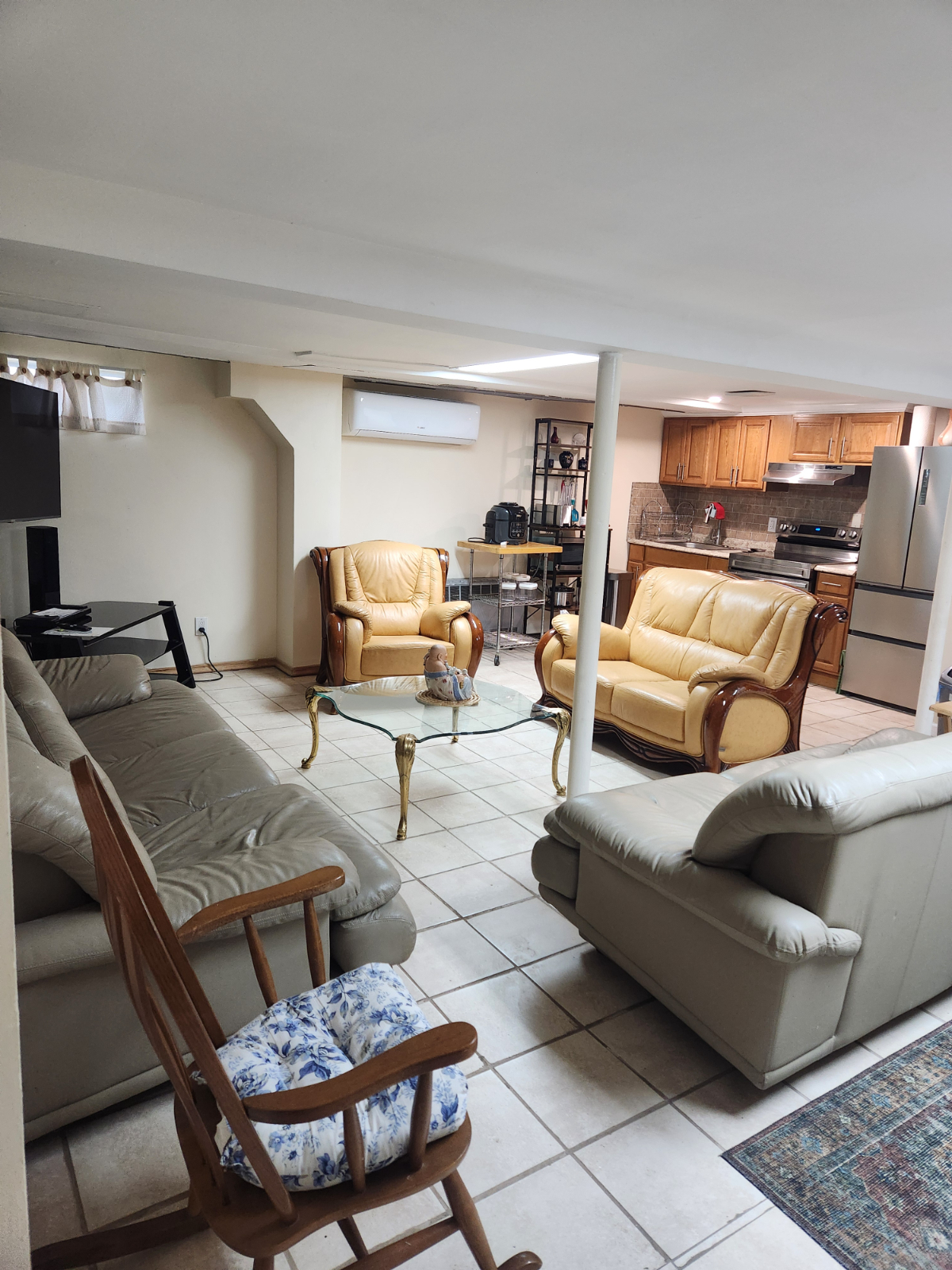 Beautiful unit in quiet neighborhood- close to multiple hospitals - Photo 1